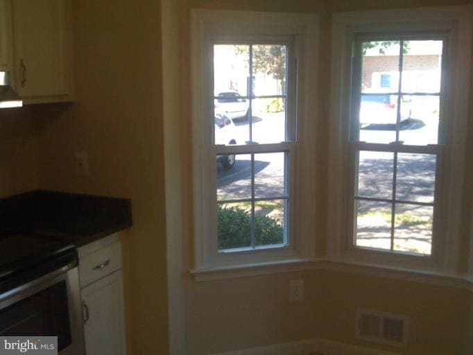 9221 Sand Creek Ct, Burke, VA 22015 - photo 1