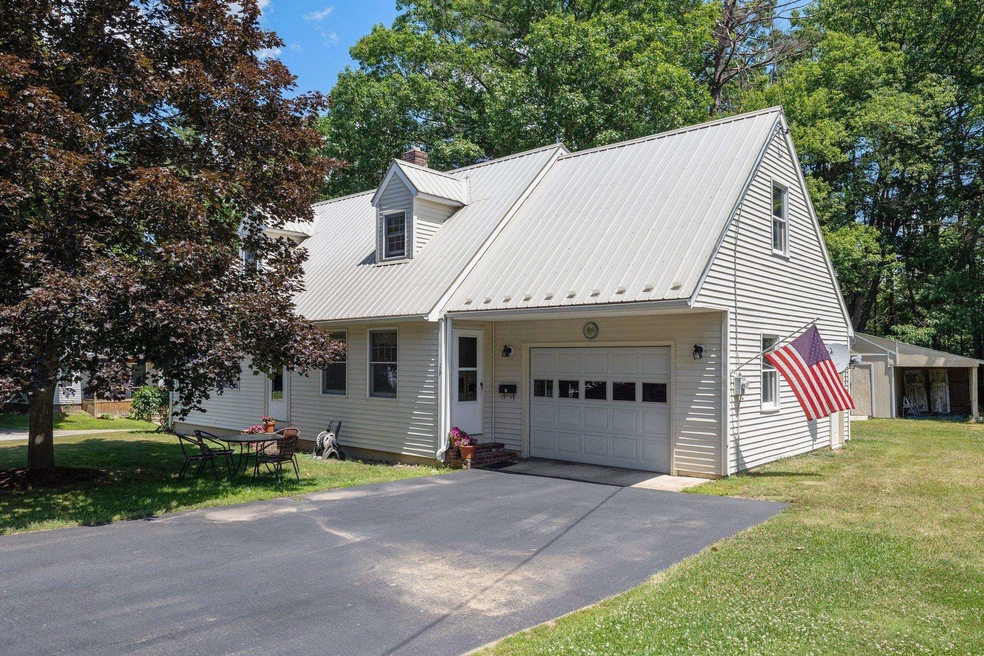 19 Spruce St, Tilton, NH 03276 - photo 1