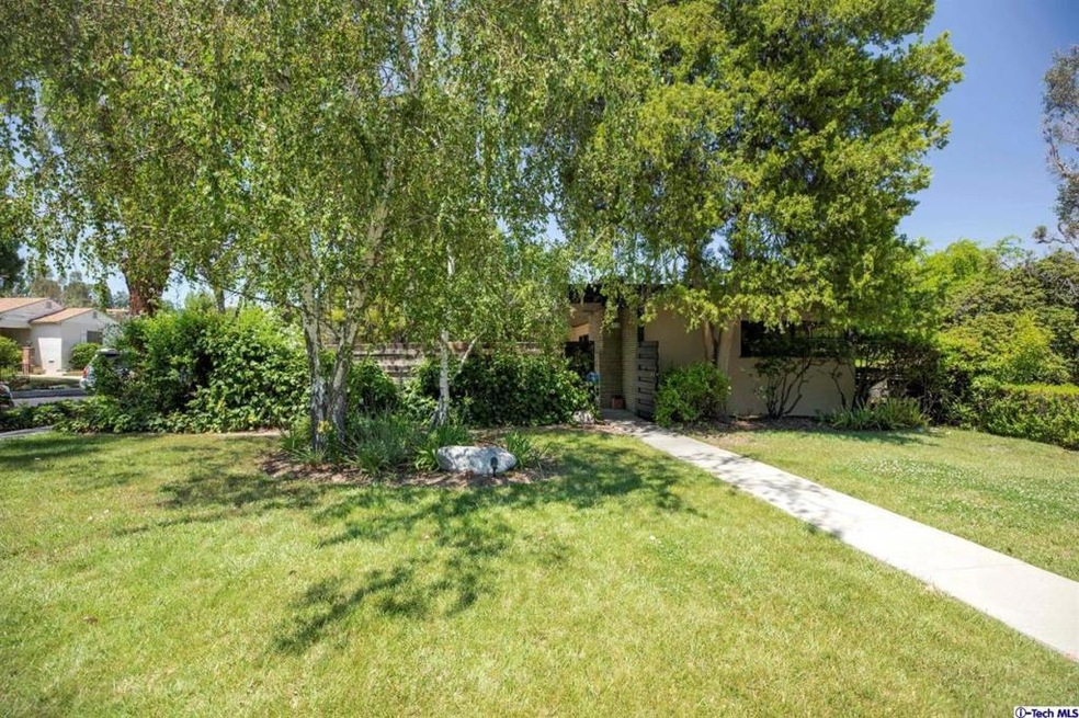 5155 Alhama Dr, Woodland Hills, CA 91364 - photo 1