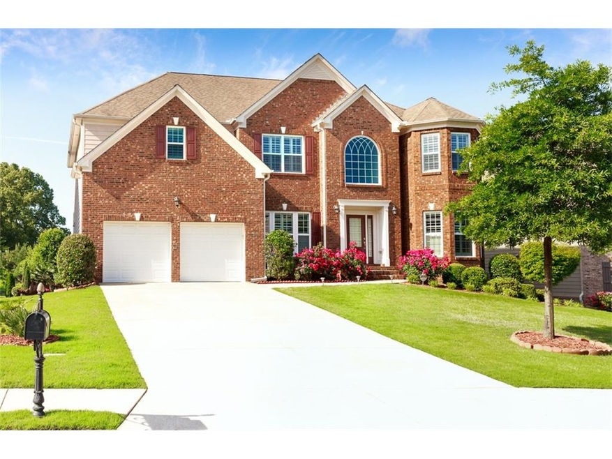 258 Dunstans Pass has the large curved bay windows