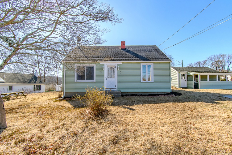 37 Richards Grove Rd, Quaker Hill, CT 06375 - photo 1