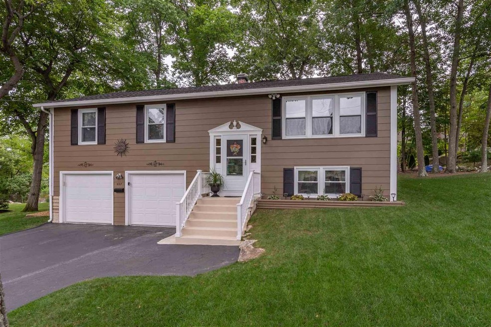 527 Pickering St, Manchester, NH 03104 - photo 1