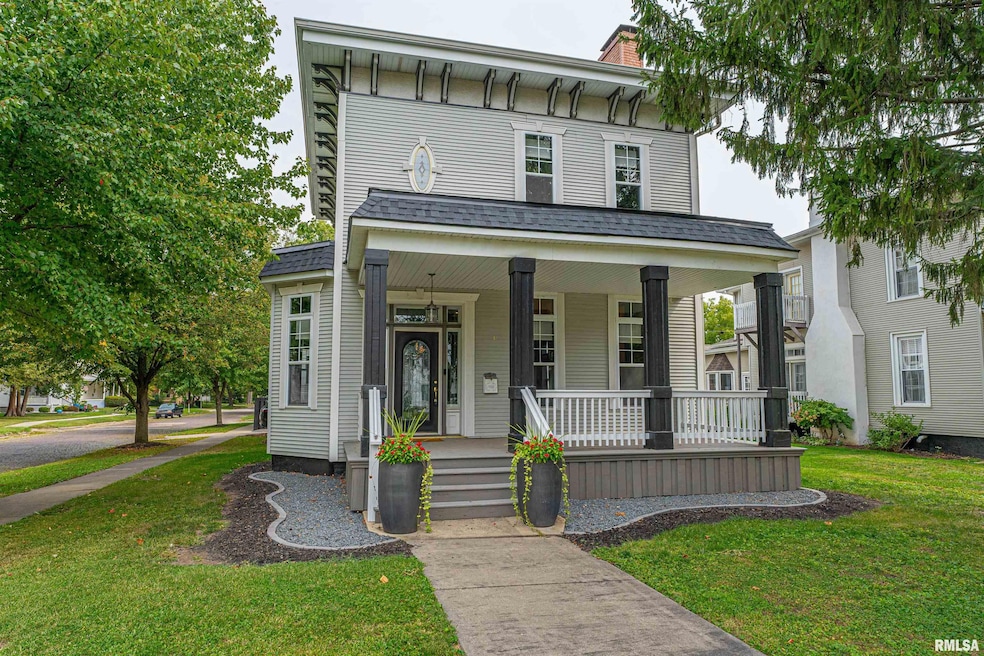 504 Tremont St, Lincoln, IL 62656 - photo 1