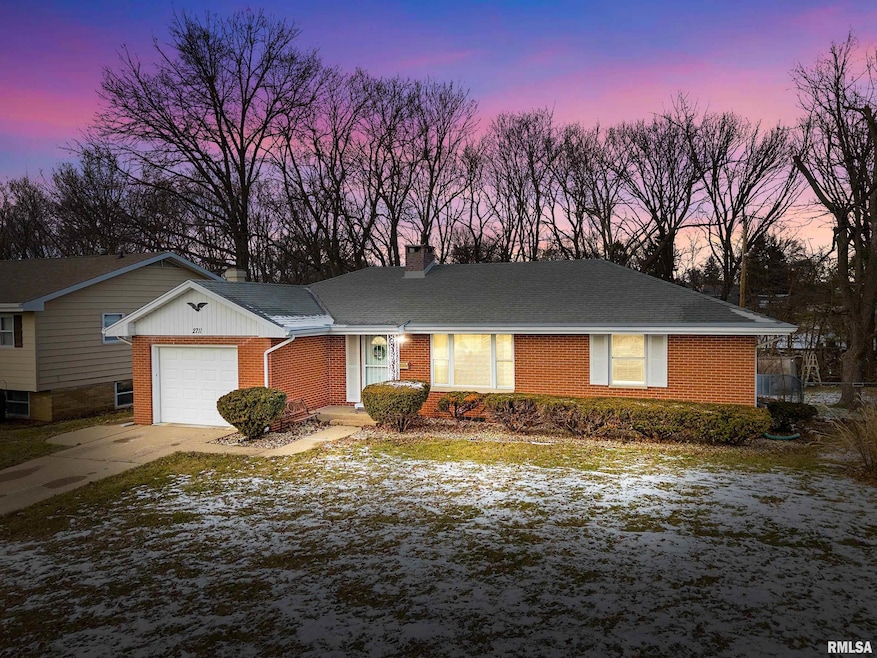 2711 W Castle Ct, Peoria, IL 61614 - photo 1