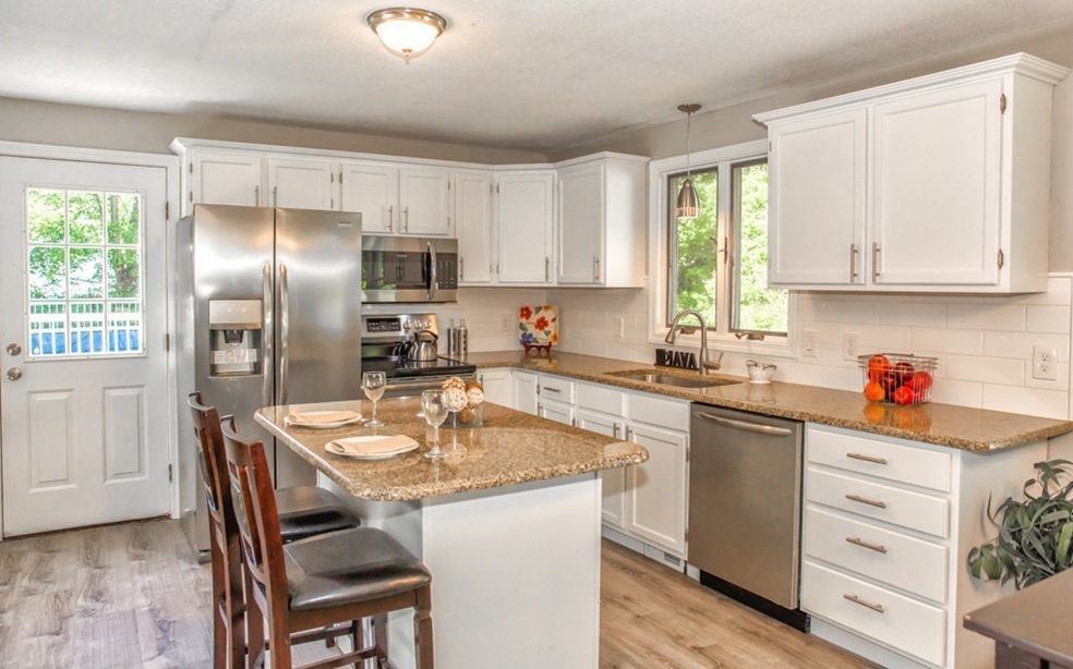 19 Ware St, Palmer, MA 01069 - photo 1