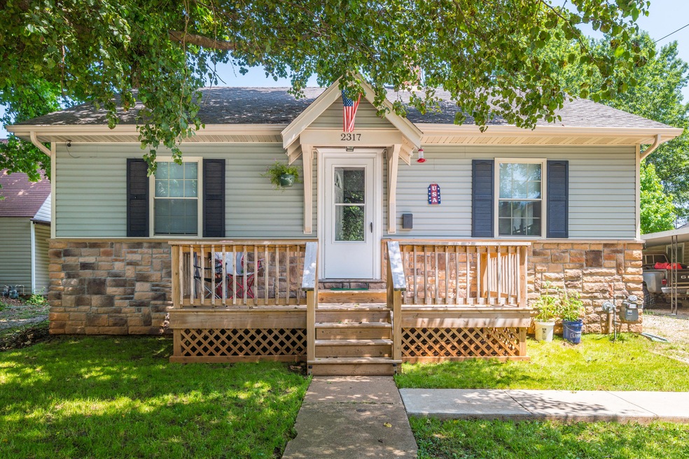 2317 W Walnut