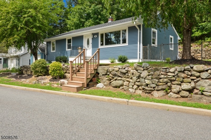 30 Oak St, Bloomingdale, NJ 07403 - photo 1