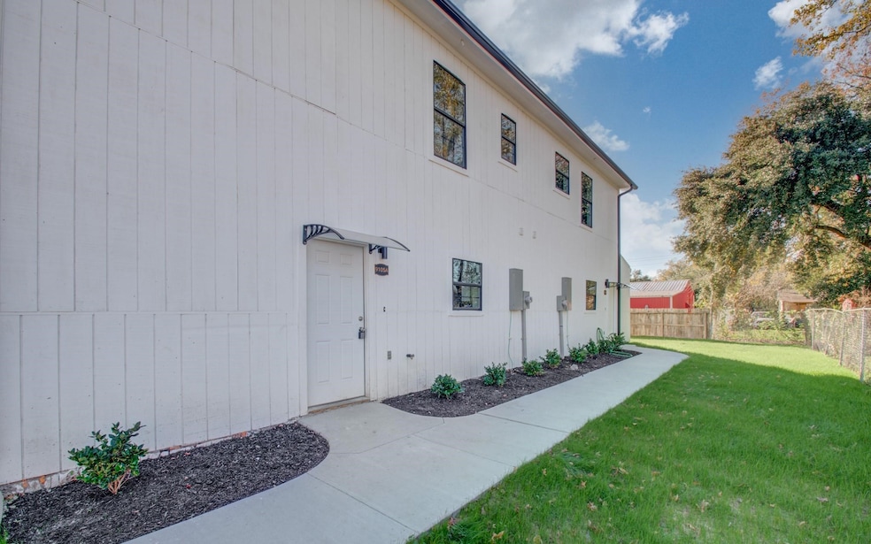 9105 Kelburn Dr unit B, Houston, TX 77016 - photo 1