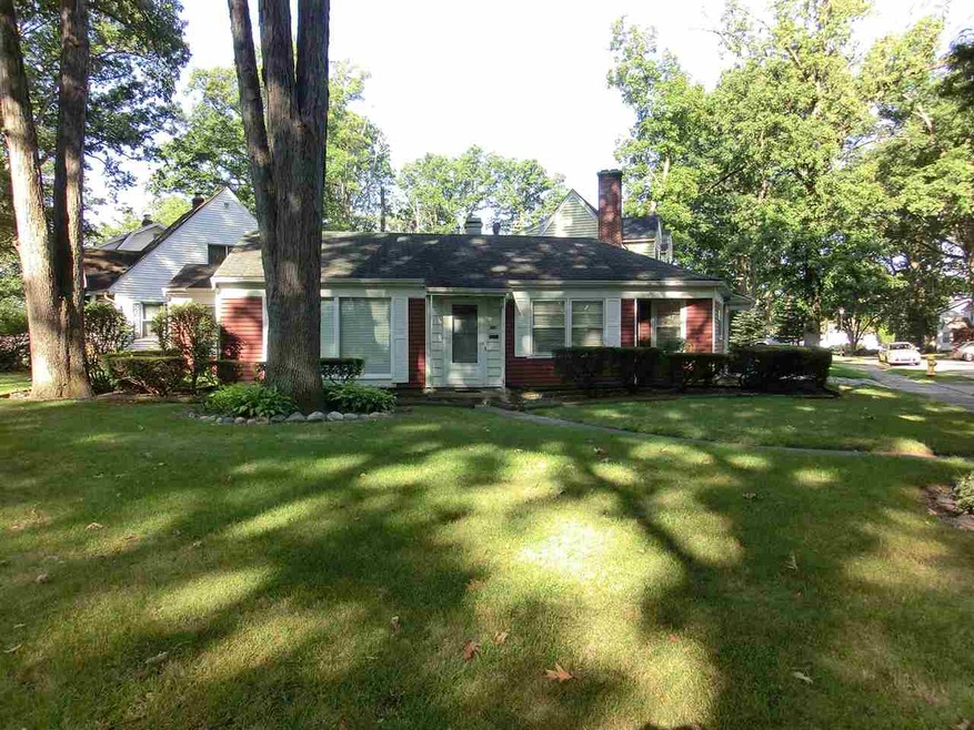 Darling ranch style home/ Large front yard with ma