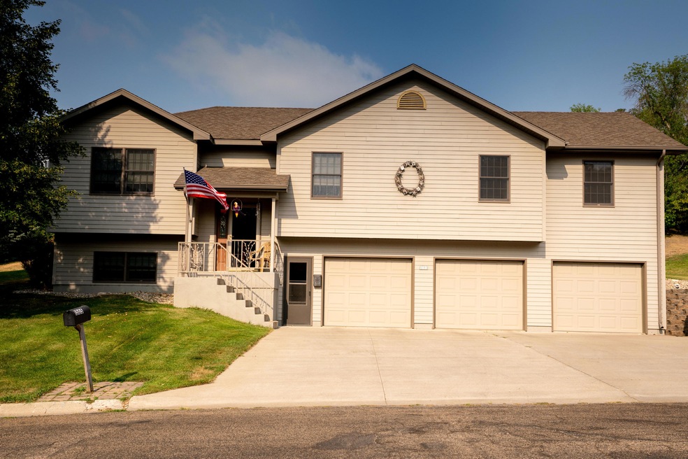 1505 5th Ave NW, Jamestown, ND 58401 - photo 1