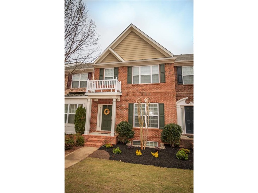 Beautiful Townhome with 2 bedrooms, 2.5 baths and 