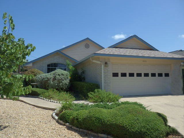 606 Courtney St, Fredericksburg, TX 78624 - photo 1