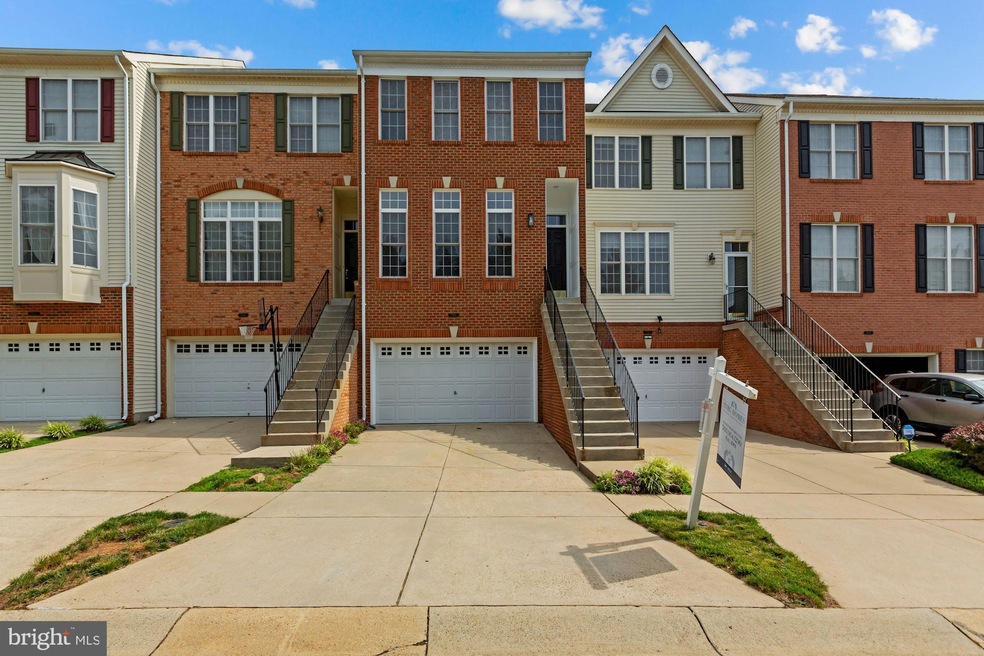 25818 Kirkwood Square, Chantilly, VA 20152 - photo 1
