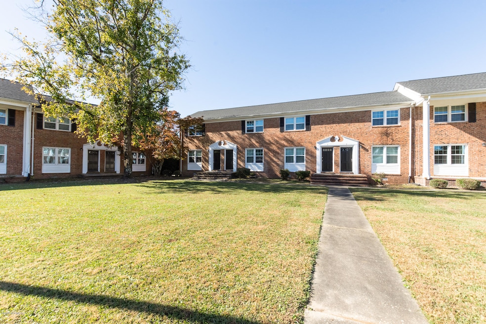 329 Richlands Ave unit 1, Jacksonville, NC 28540 - photo 1