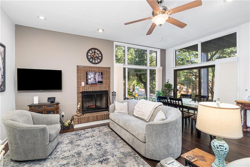 696 Mowbray Arch unit 420, Norfolk, VA 23507 - photo 1