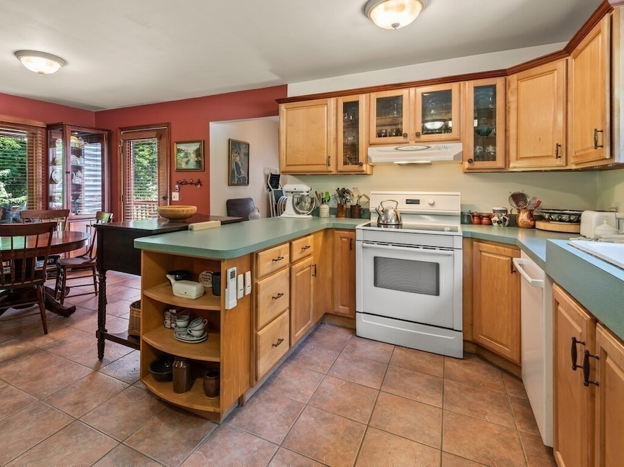 189 Maple Ave, Rutland, MA 01543 - photo 1