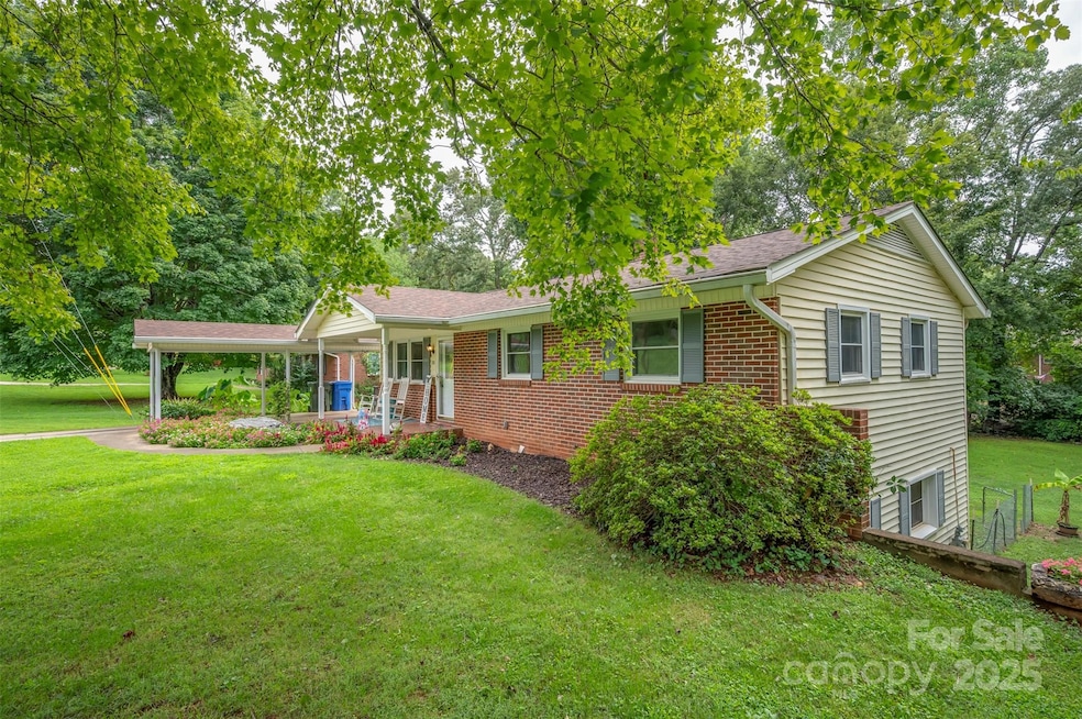 170 Hodge St, Rutherfordton, NC 28139 - photo 1