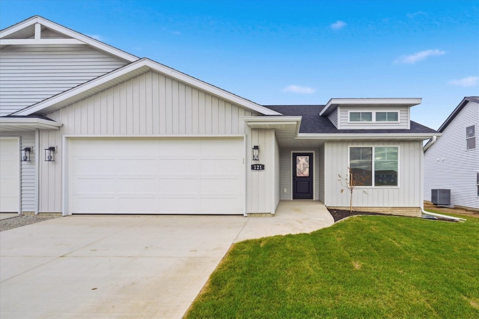 121 Hackberry Dr, Palo, IA 52324 - photo 1