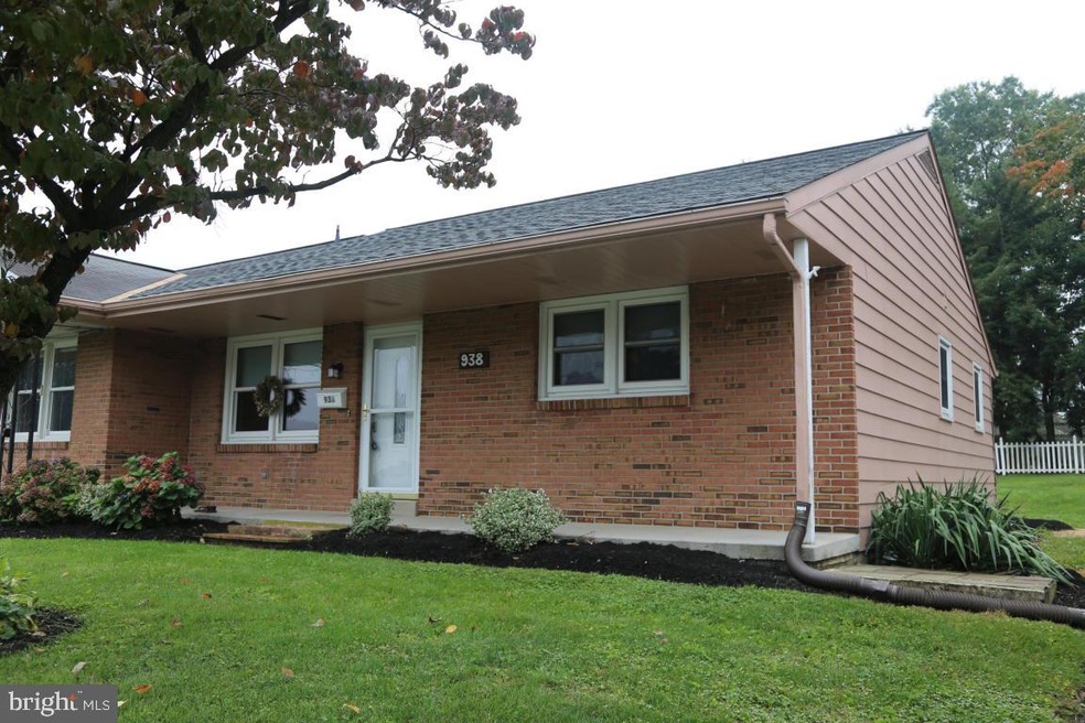 938 E Oak St, Palmyra, PA 17078 - photo 1