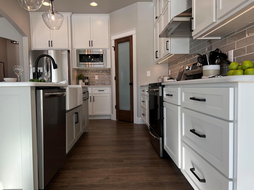 W5529 Hoelzel Way, Appleton, WI 54915 - photo 1