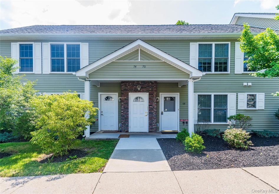 74 Aveonis Ct, Fishkill, NY 12524 - photo 1