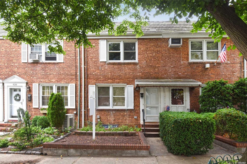 624 160th St, Whitestone, NY 11357 - photo 1