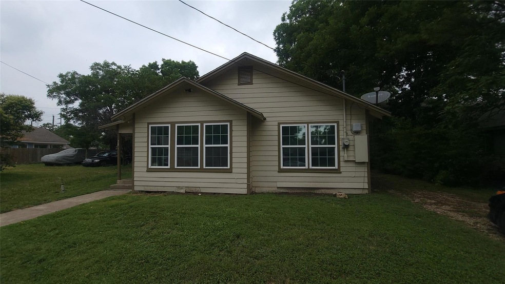 205 Olive St, Cleburne, TX 76031 - photo 1