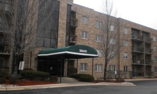 18600 Village West Dr unit 202, Hazel Crest, IL 60429 - photo 1