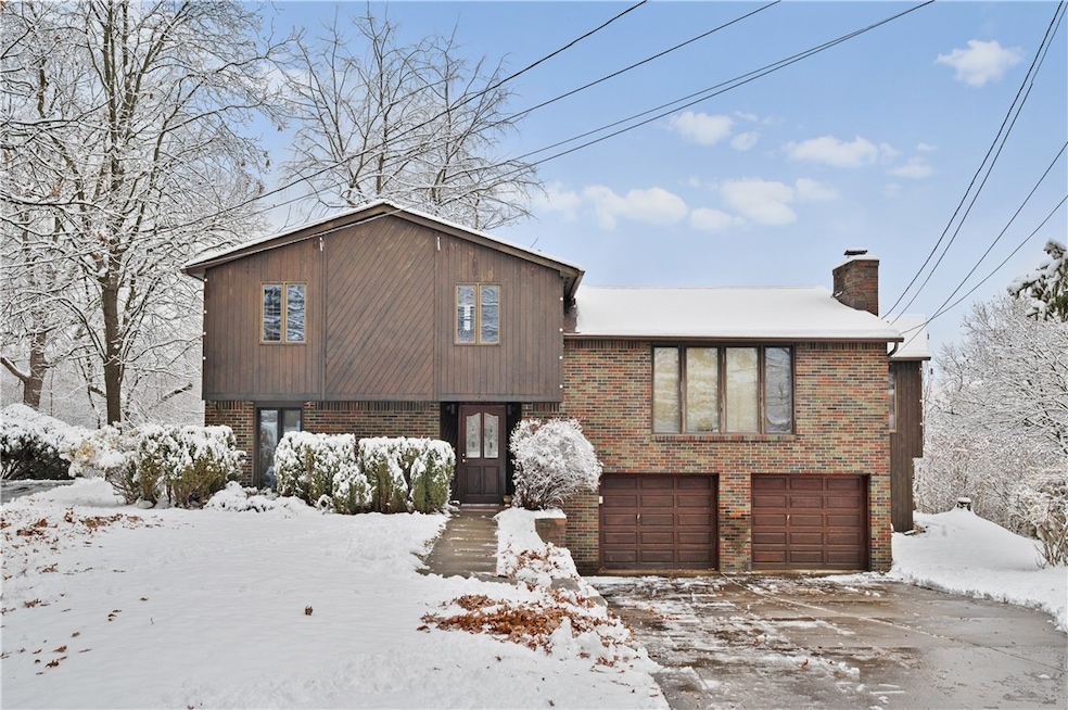 154 N Jamestown Rd, Coraopolis, PA 15108 - photo 1