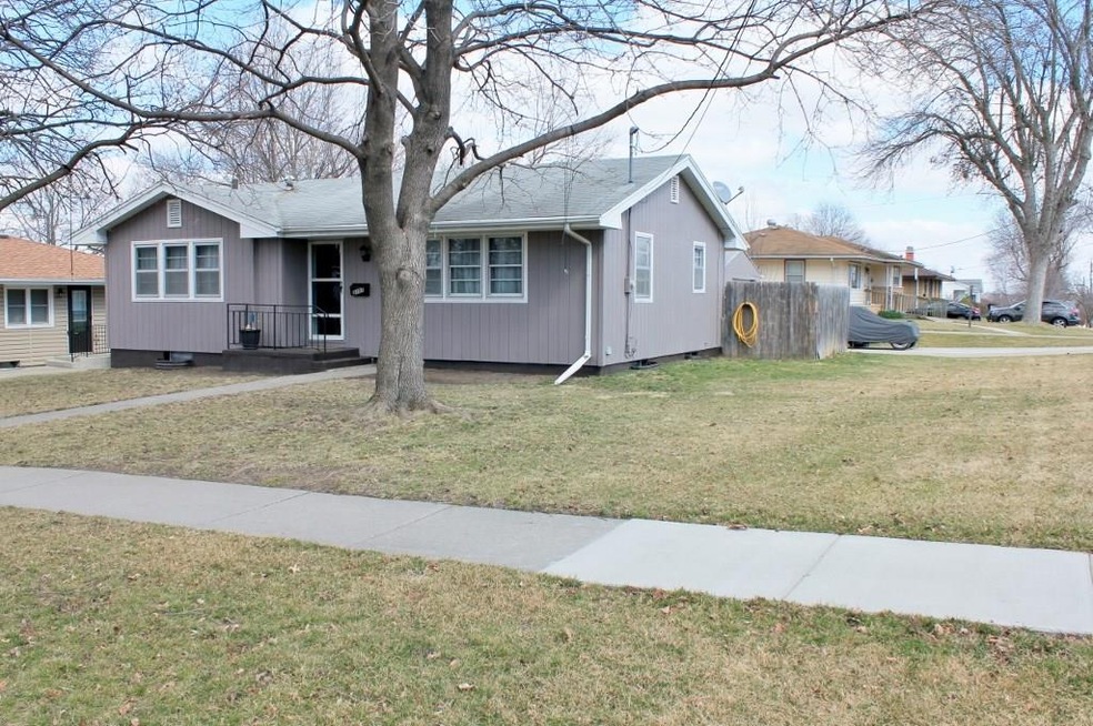 3101 E 26th St, Des Moines, IA 50317 - photo 1