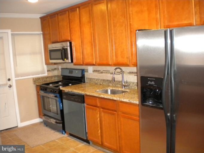 3811 Stokes Dr, Baltimore, MD 21229 - photo 1