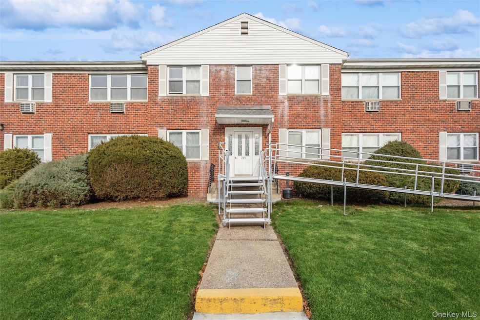 235 N Middletown Rd unit E, Pearl River, NY 10965 - photo 1
