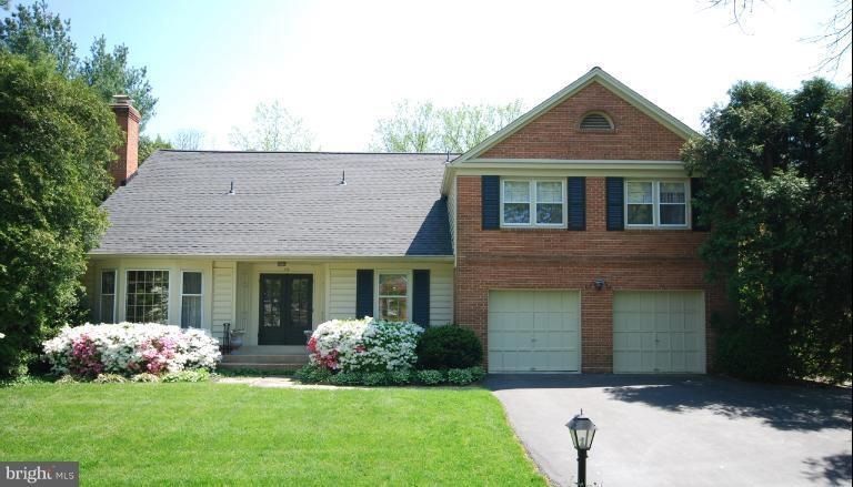 13 Cold Spring Ct, Potomac, MD 20854 - photo 1