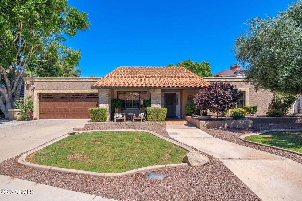 2328 W lobo Front Entry