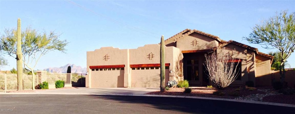Front of Hm on culdesac lot w/mtn views