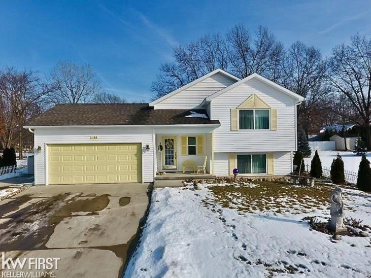 3188 Centennial Oak Ct, Clio, MI 48420 - photo 1