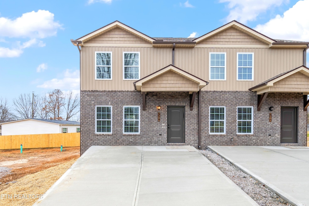 7306 Green Estates Way-2