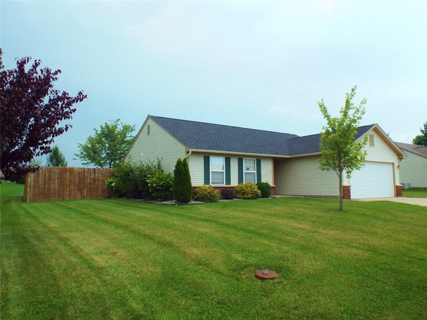 822 E Skaggs Ct, Greensburg, IN 47240 - photo 1