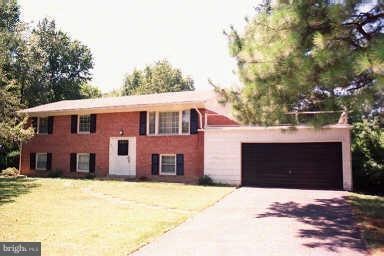 8704 Winthrop Dr, Alexandria, VA 22308 - photo 1