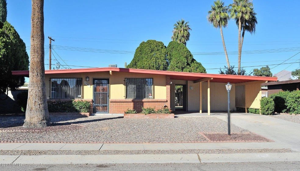 1310 W Knox