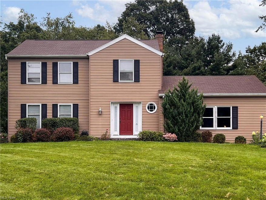 View of front facade with a front lawn