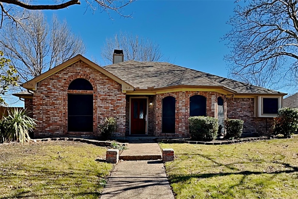 512 N Winding Oaks Dr, Wylie, TX 75098 - photo 1