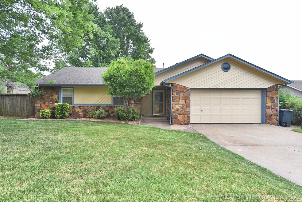 224 W Los Angeles Place, Broken Arrow, OK 74011 - photo 1