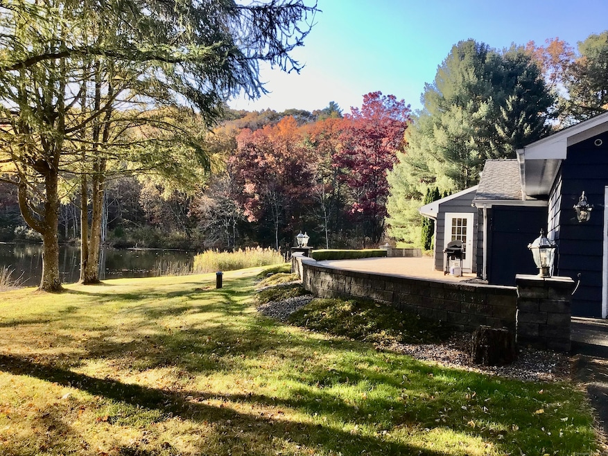 224 Seymour Rd, Woodbridge, CT 06525 - photo 1