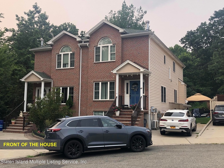 27 Malibu Ct unit 2, Staten Island, NY 10309 - photo 1