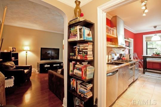 Franklin Court unit 2C, White Plains, NY 10601 - photo 1