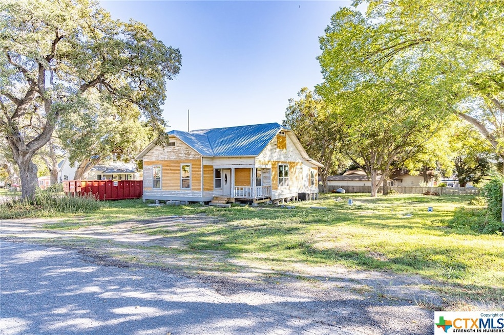 106 N Depot, Moulton, TX 77975 MLS 523996