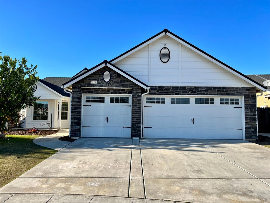 3119 N Apricot Ave, Fresno, CA 93727 - photo 1