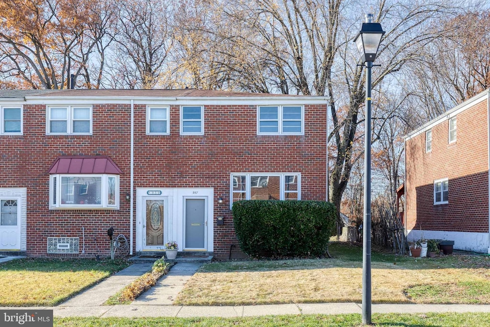 957 Circle Dr, Halethorpe, MD 21227 - photo 1