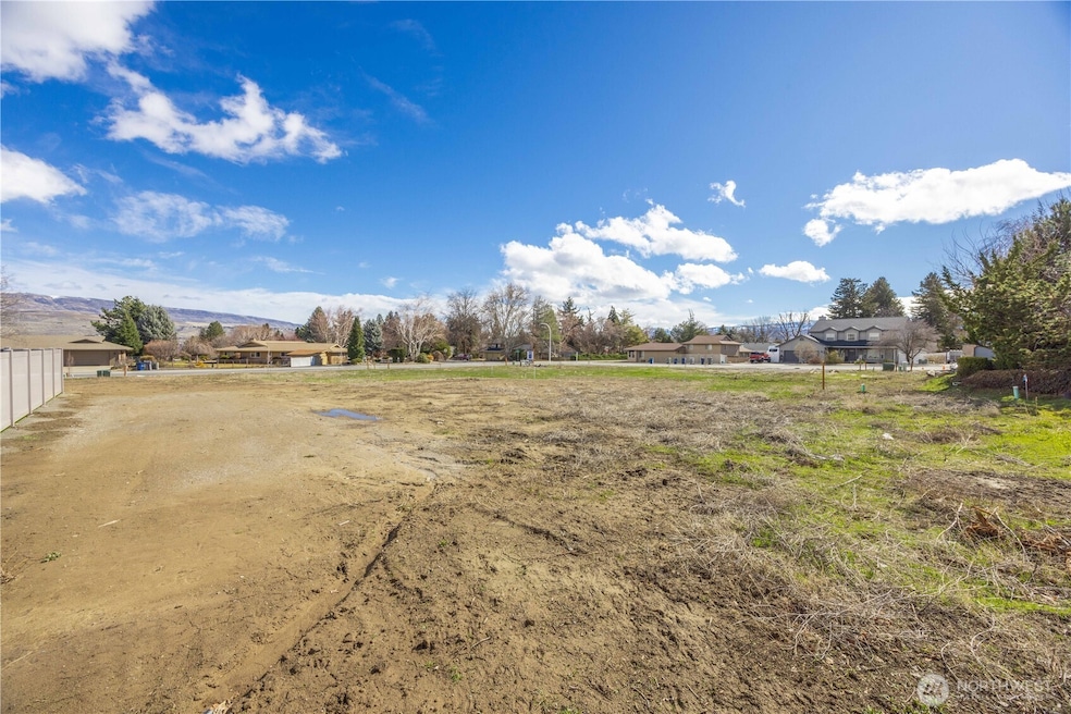 1808 North Rd, Wenatchee, WA 98801 - photo 1